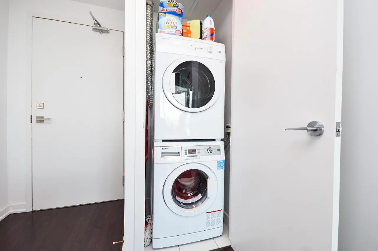 Downtown Toronto Condo Mins From Scotiabank Arena, Tiff, Cn Tower, Union, Mtcc