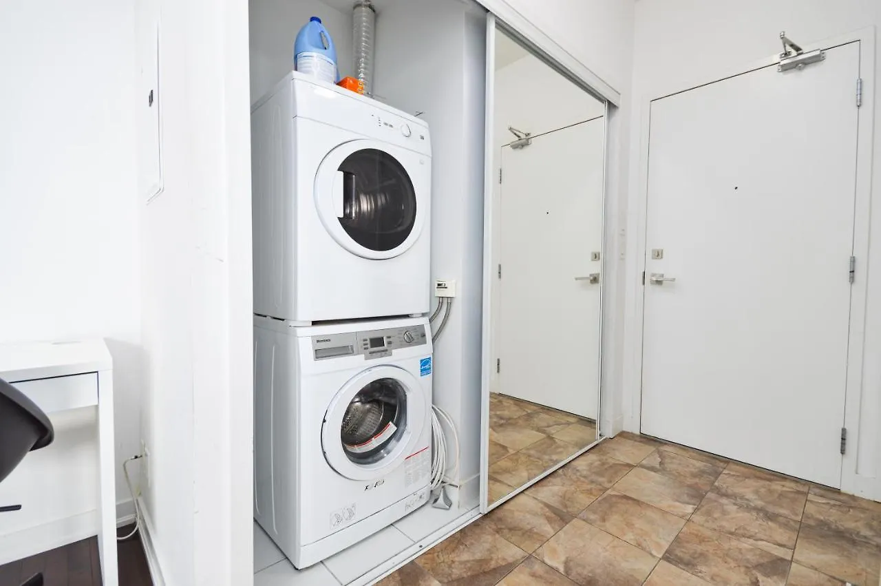 Apartment Downtown Toronto Condo Mins From Scotiabank Arena, Tiff, Cn Tower, Union, Mtcc