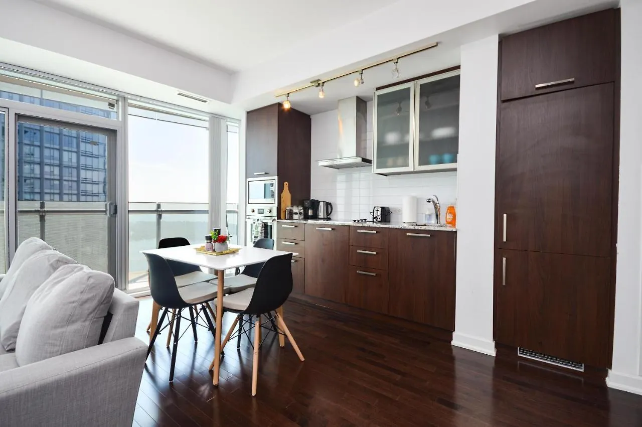 Downtown Toronto Condo Mins From Scotiabank Arena, Tiff, Cn Tower, Union, Mtcc 0*,