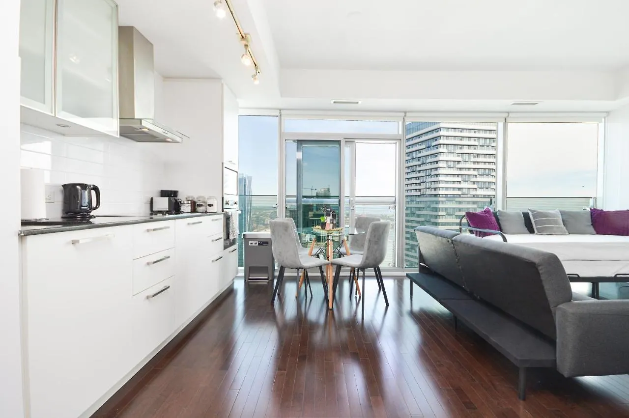 Downtown Toronto Condo Mins From Scotiabank Arena, Tiff, Cn Tower, Union, Mtcc Canada