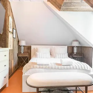 https://bright-studio-in-old-quebec-city-with-rustic-feel.hotelsquebeccity.net