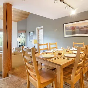 https://snowbird-by-whiski-jack.hotels-of-whistler.com