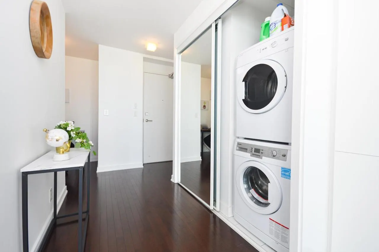 Downtown Toronto Condo Mins From Scotiabank Arena, Tiff, Cn Tower, Union, Mtcc